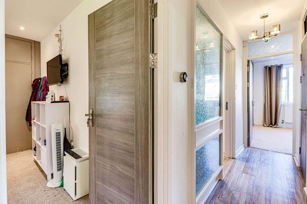 Property photo 3 of 35