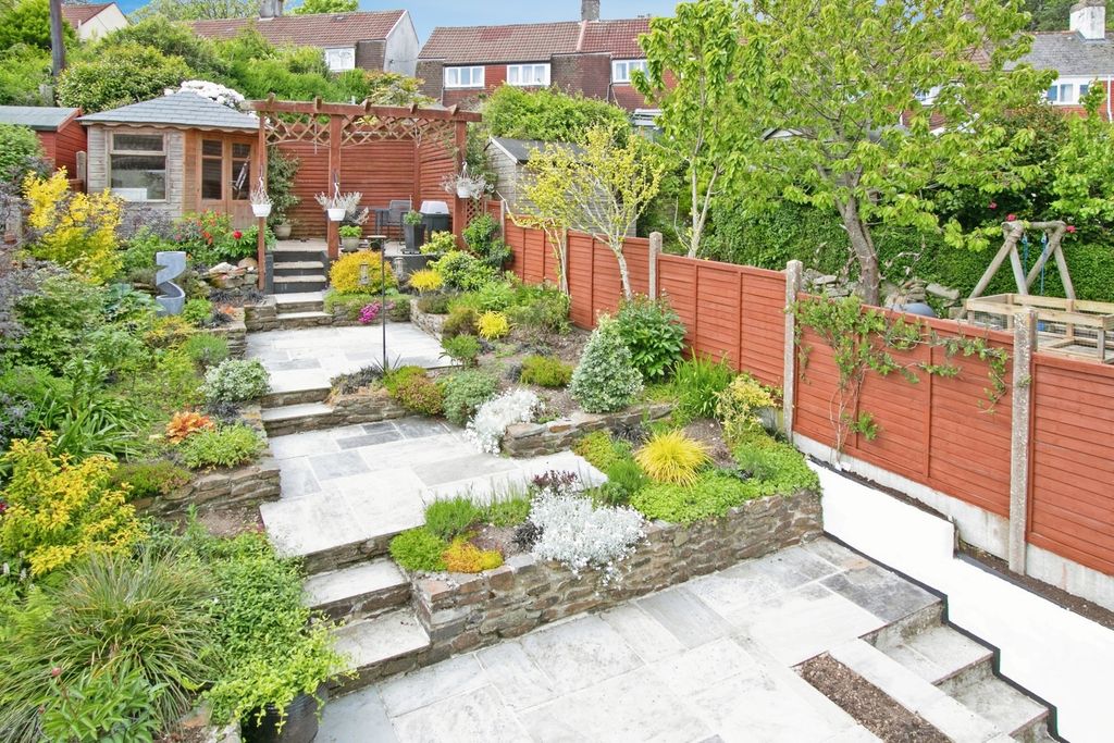 Property photo 2 of 16 Photo