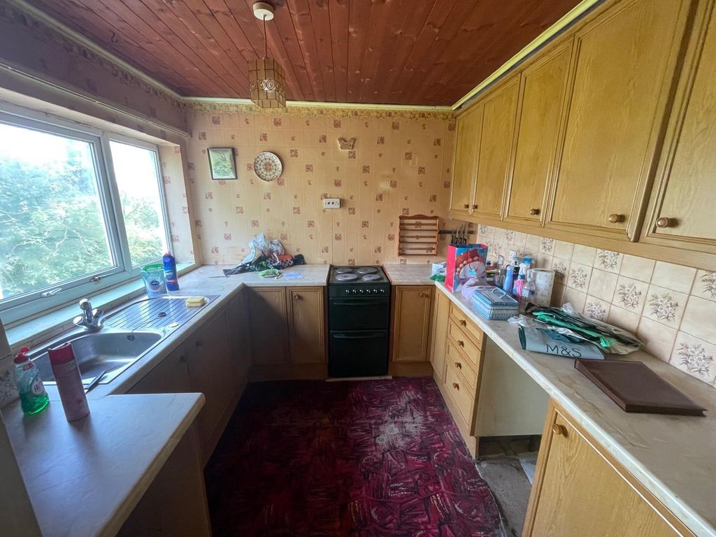 Property photo 3 of 9 Kitchen