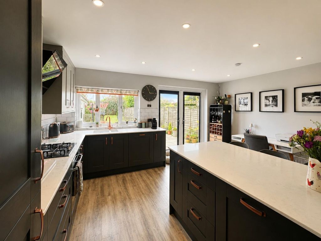 Property photo 2 of 17 4 Box Road Av - Kitchen..Jpeg