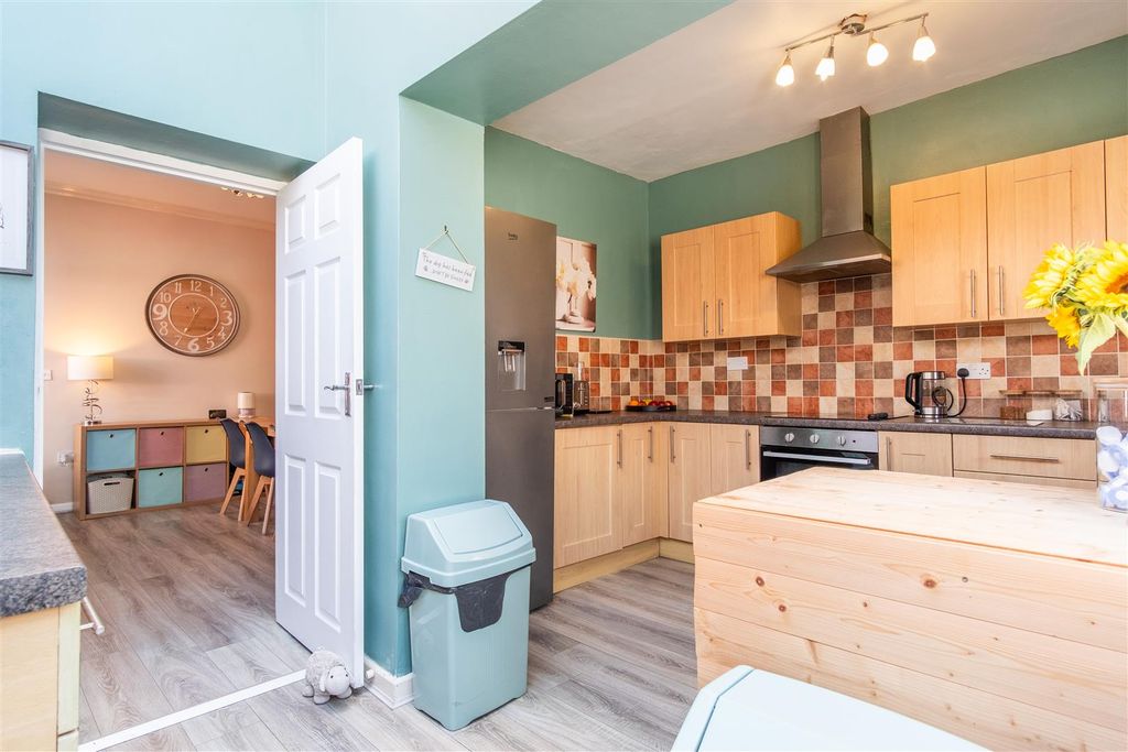 Property photo 3 of 22 Kitchen/Breakfast Room