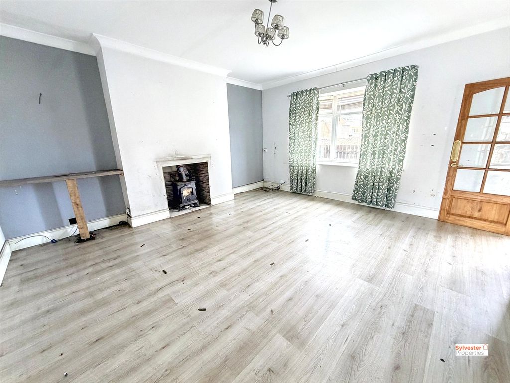 Property photo 3 of 15 Picture No. 02