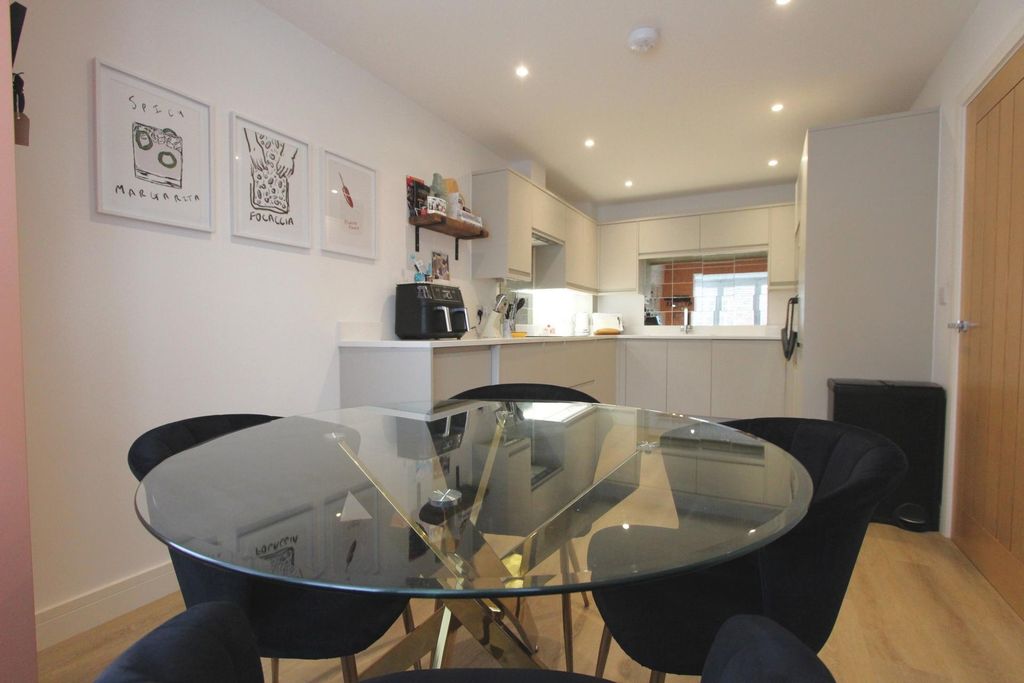 Property photo 3 of 19 Photo 8