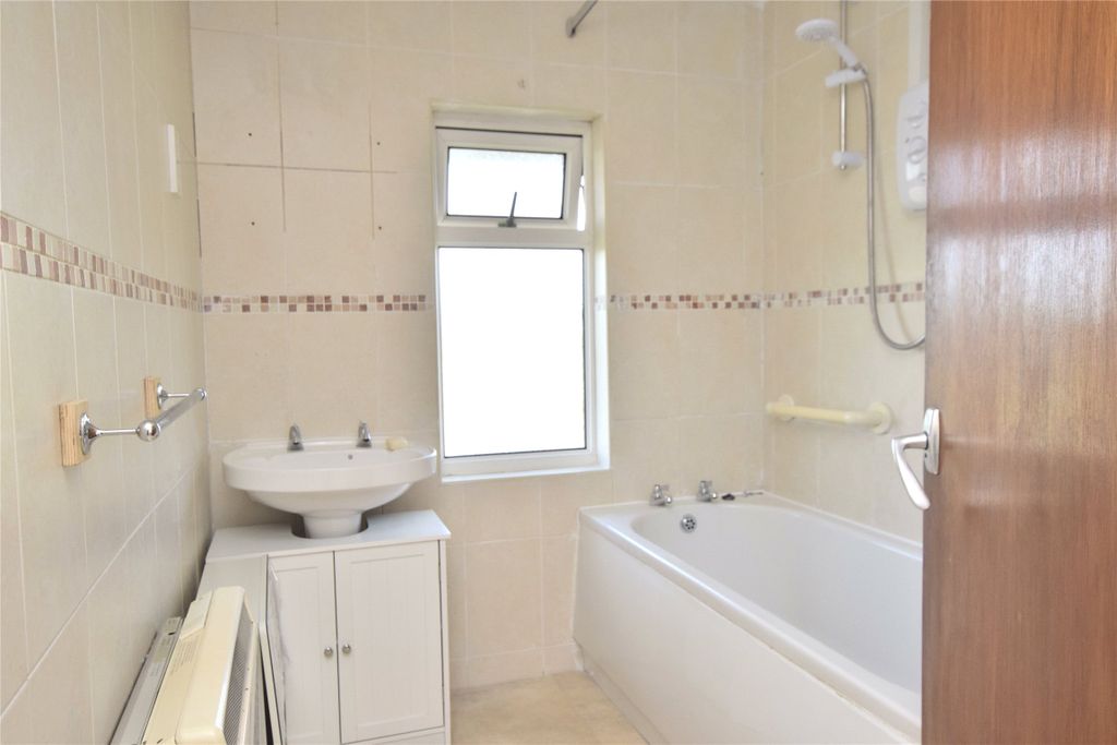Property photo 3 of 12 Bathroom