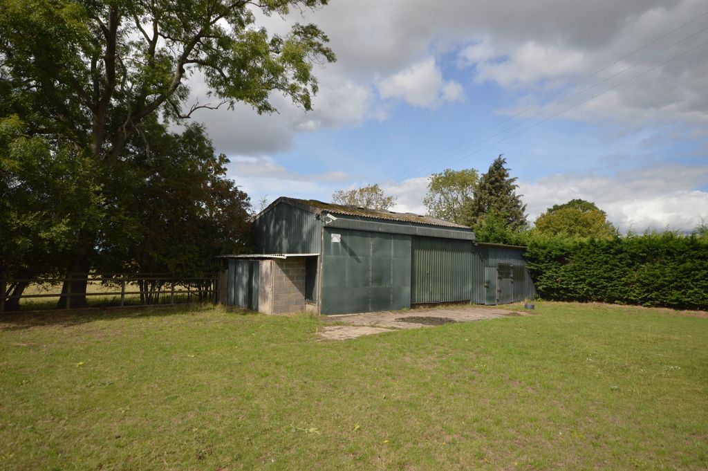 Property photo 3 of 12 Barn