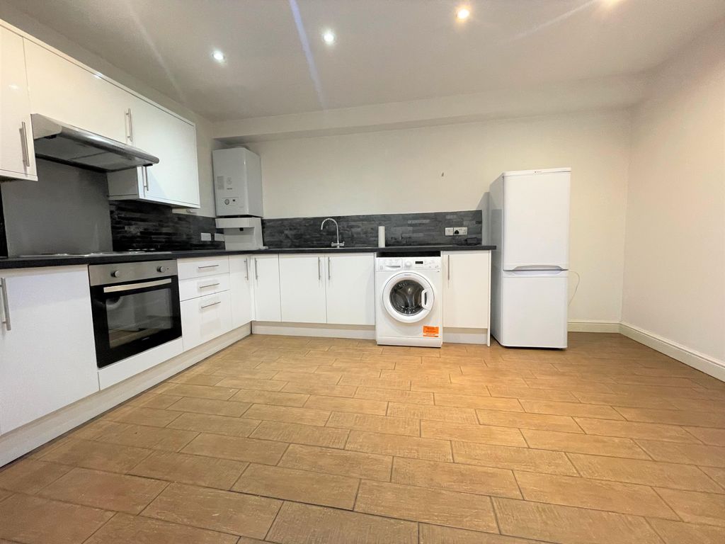 Property photo 3 of 5 Kitchen