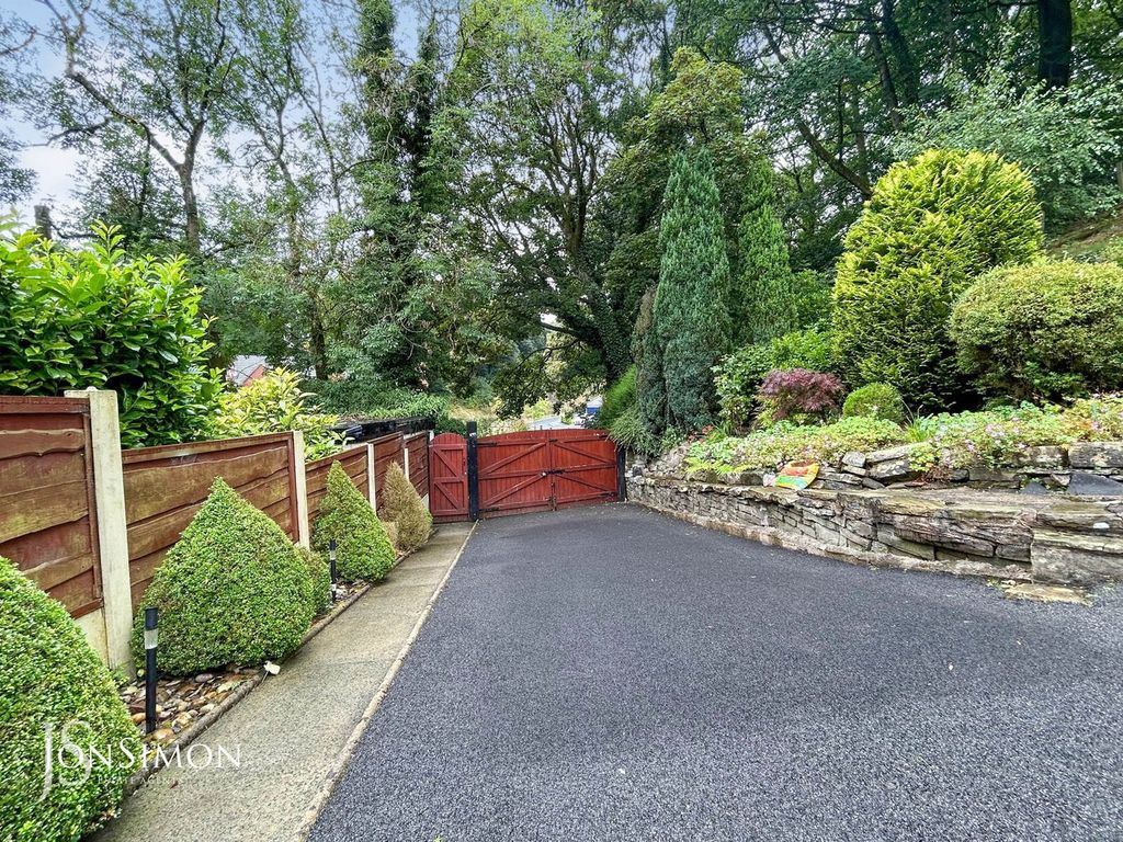 Property photo 3 of 43