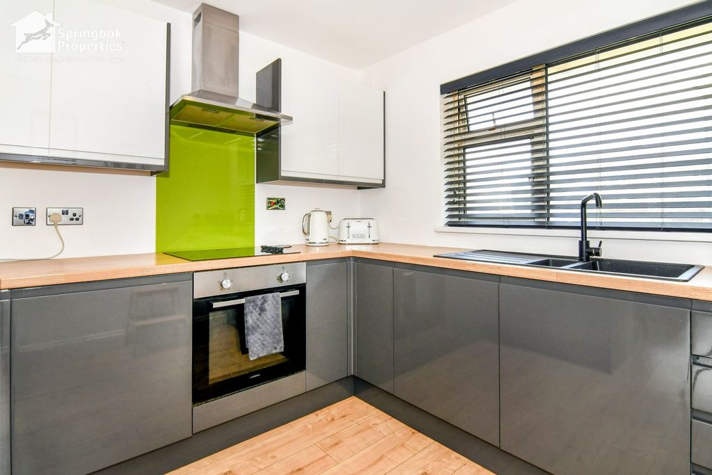 2 bed flat for saleTreleven Road, Bude, Cornwall EX23 photo 4