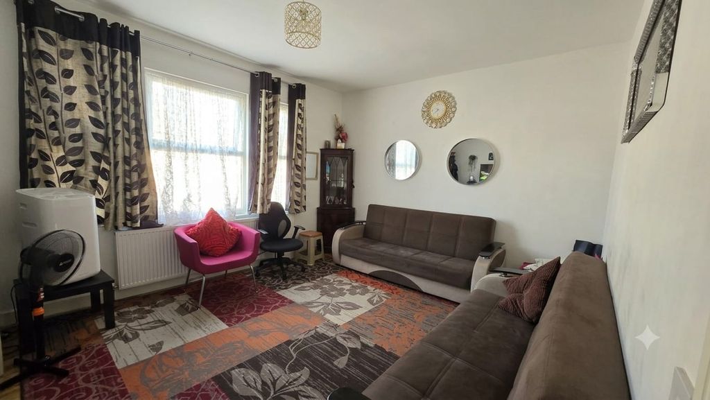 Property photo 1 of 9 4 Bed Maisonette To Rent Upton Lane, London E7