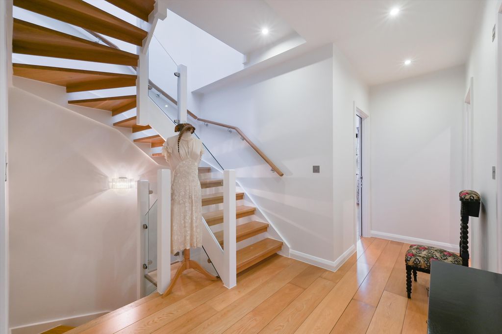 Property photo 3 of 16 Image