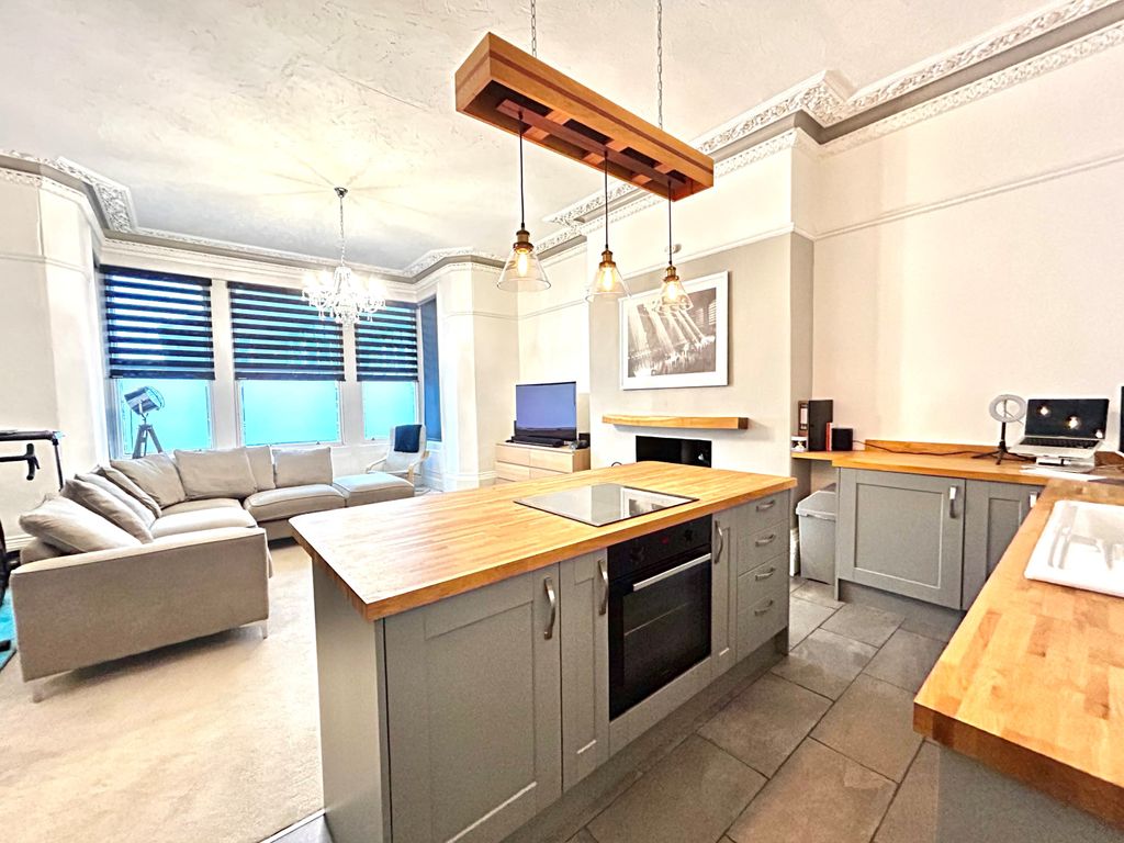 Property photo 3 of 9 Kitchen