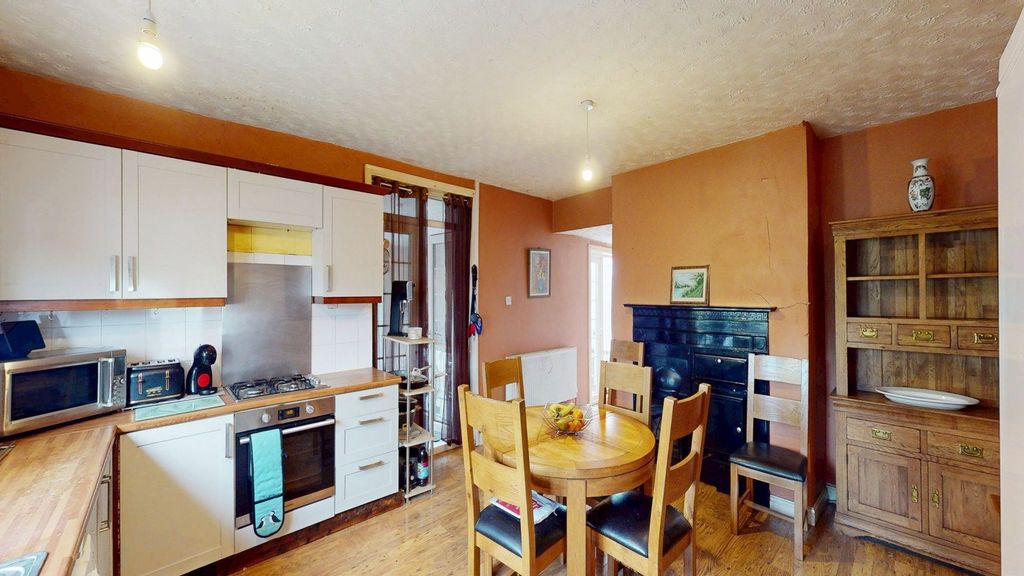 Property photo 3 of 16 Kitchen