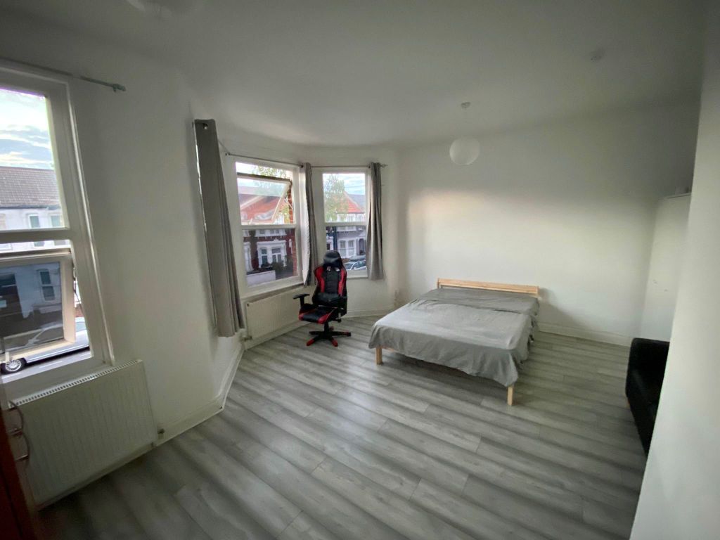 Property photo 1 of 2