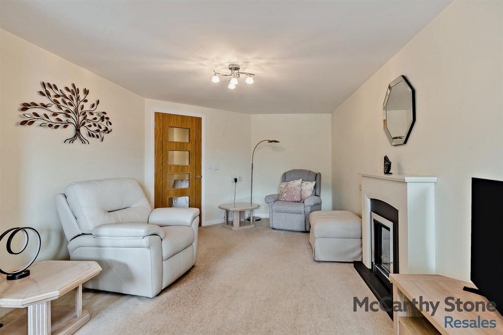Property photo 2 of 16 8678664-Interior08-800.Jpg