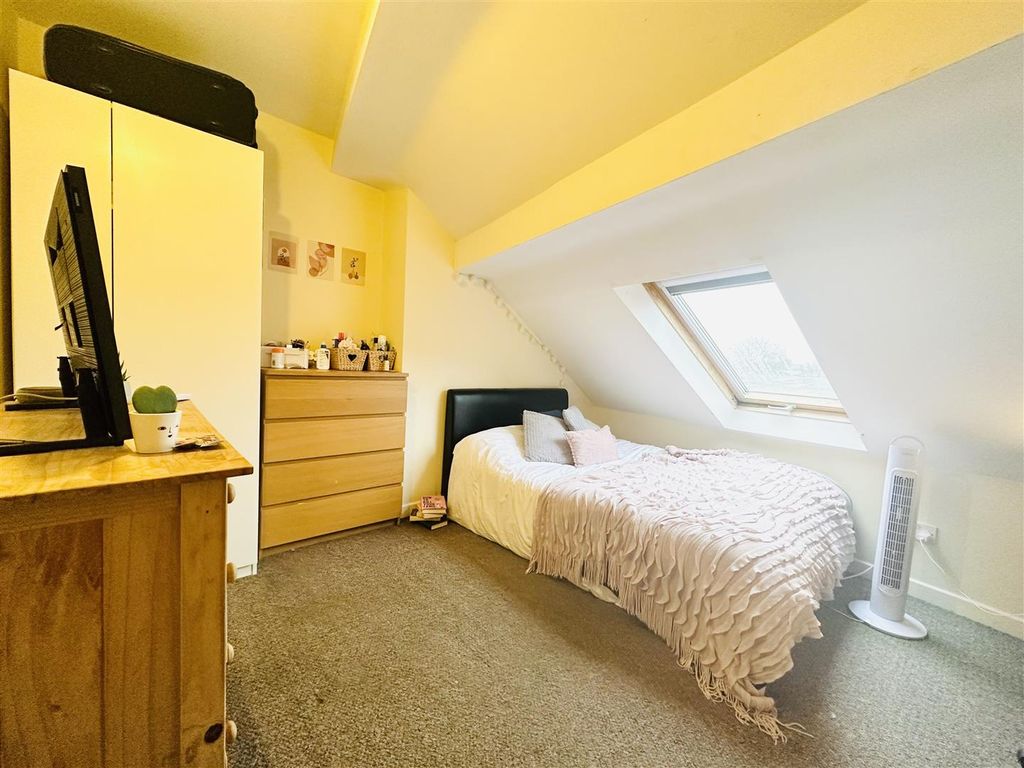 Property photo 3 of 13 Bedroom 6