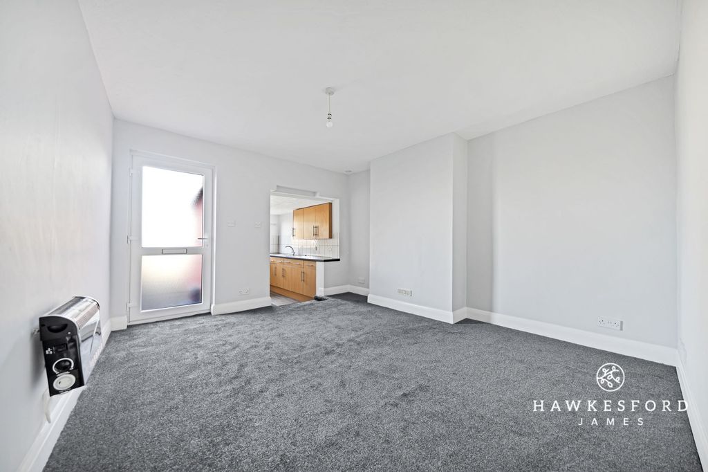 Property photo 3 of 6 West Street, Sittingbourne - Lounge