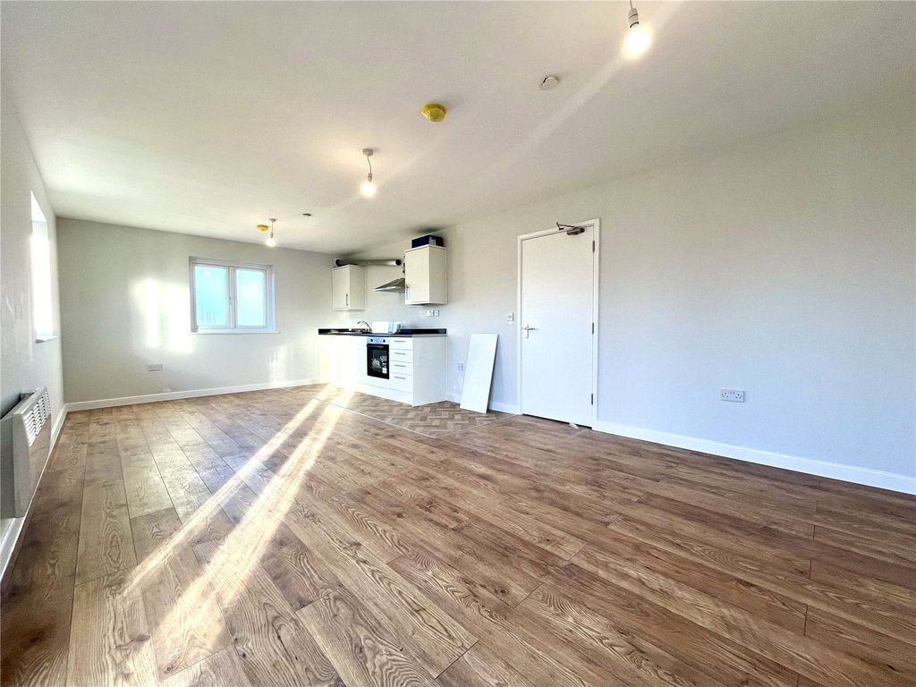 Property photo 2 of 11 Lounge/Kitchen