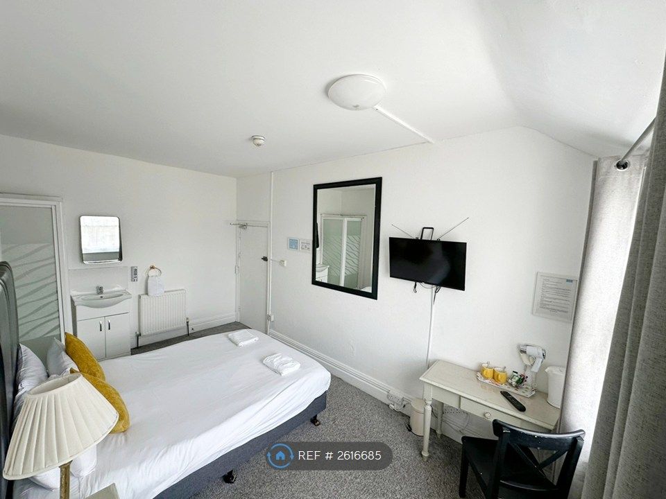 Property photo 2 of 21 Double Room With Shower And Basin