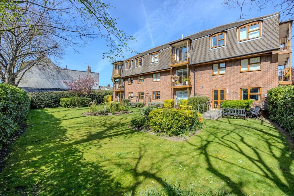 Property photo 2 of 22 Communal Gardens