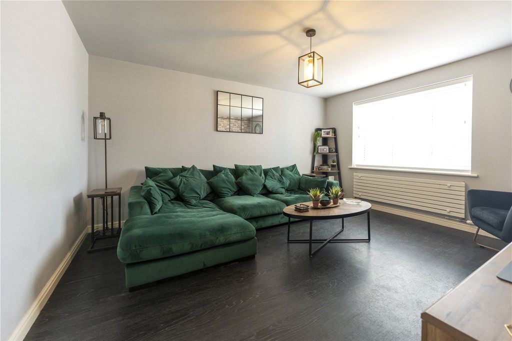 Property photo 3 of 19 Living Room