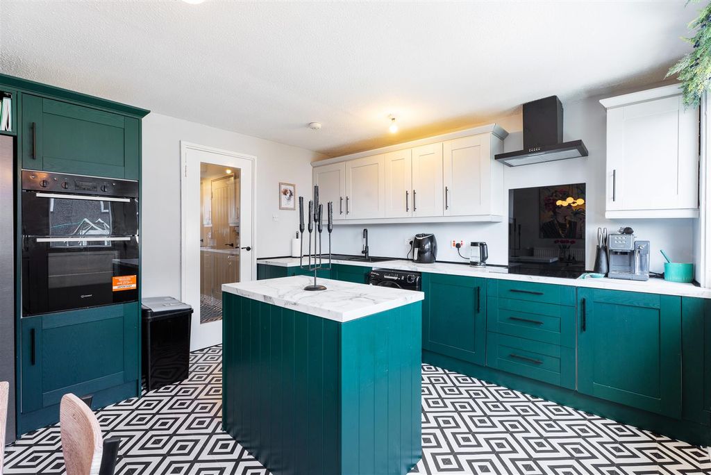 Property photo 3 of 15 21Marmion-04.Jpg