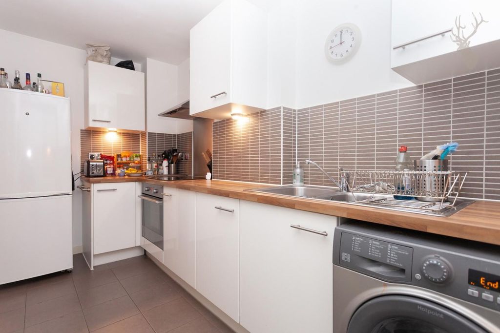 Property photo 3 of 16 Maestro Apartments (14).Jpg