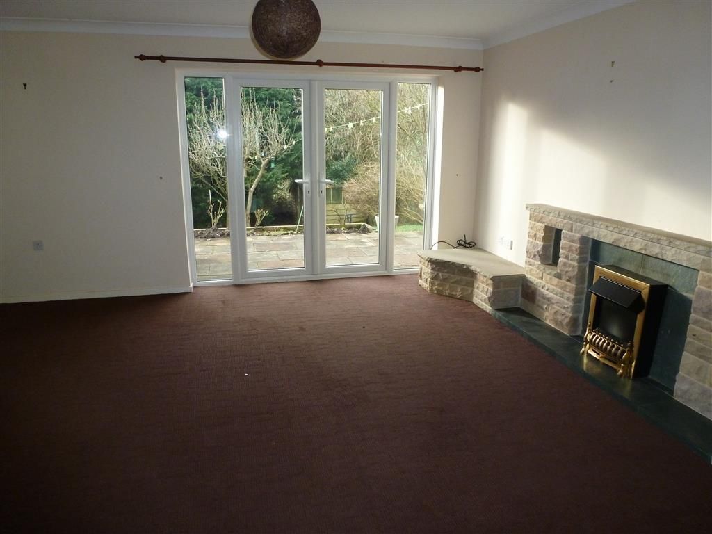 Property photo 3 of 7 Living Room