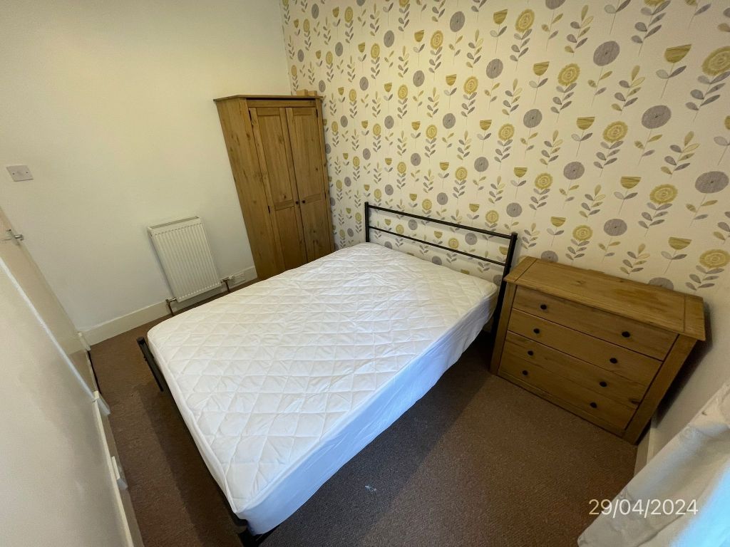 Property photo 3 of 8 Double Bedroom