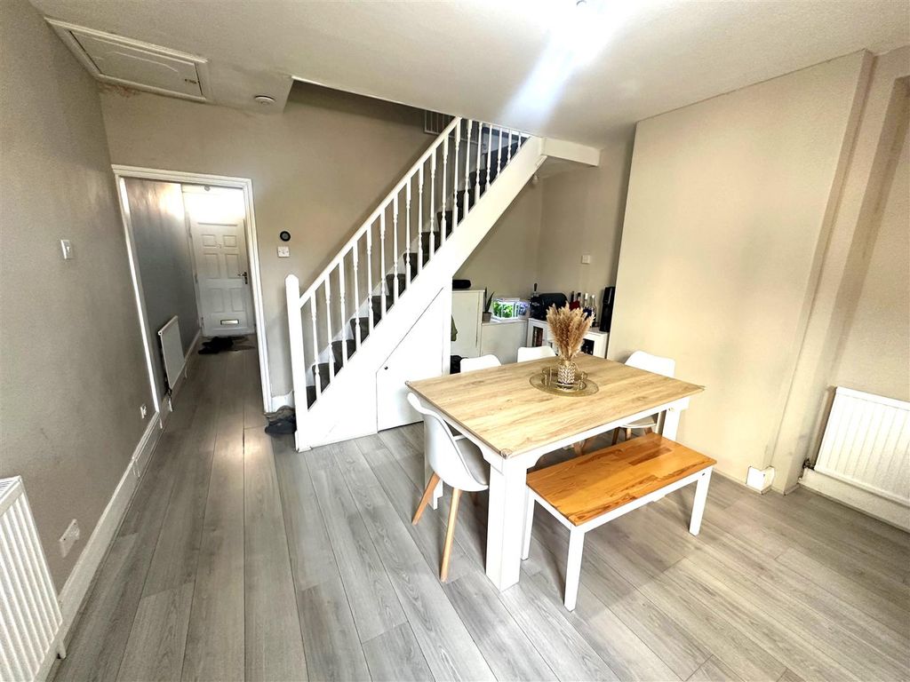 Property photo 3 of 11 Coopers Estate Agents