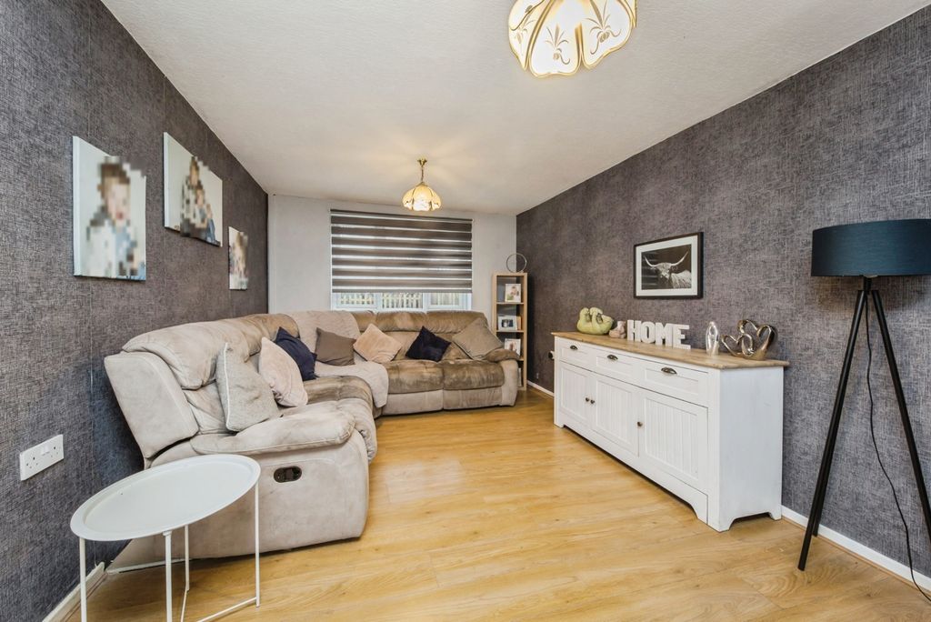 Property photo 2 of 16 Pbox-Img.Jpg