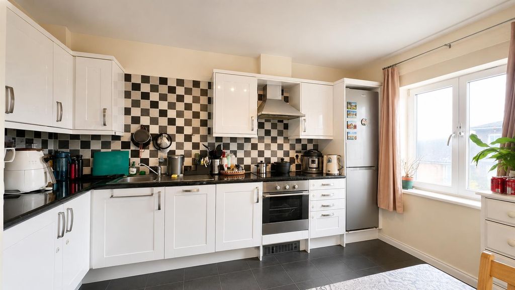 Property photo 2 of 10 Kitchen