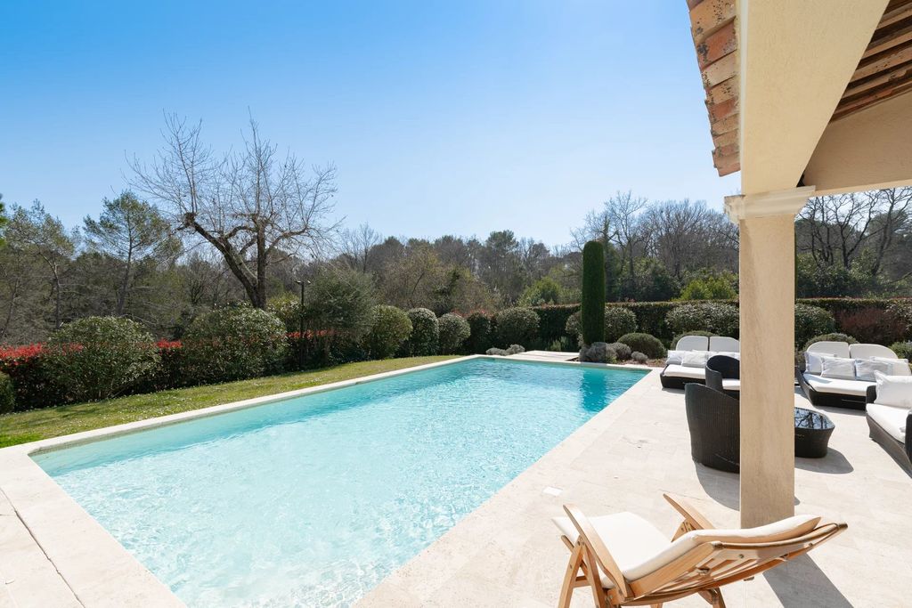 Property photo 2 of 28