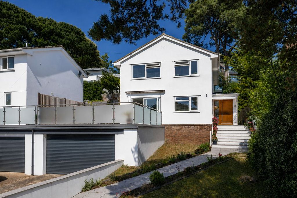 Property photo 1 of 28