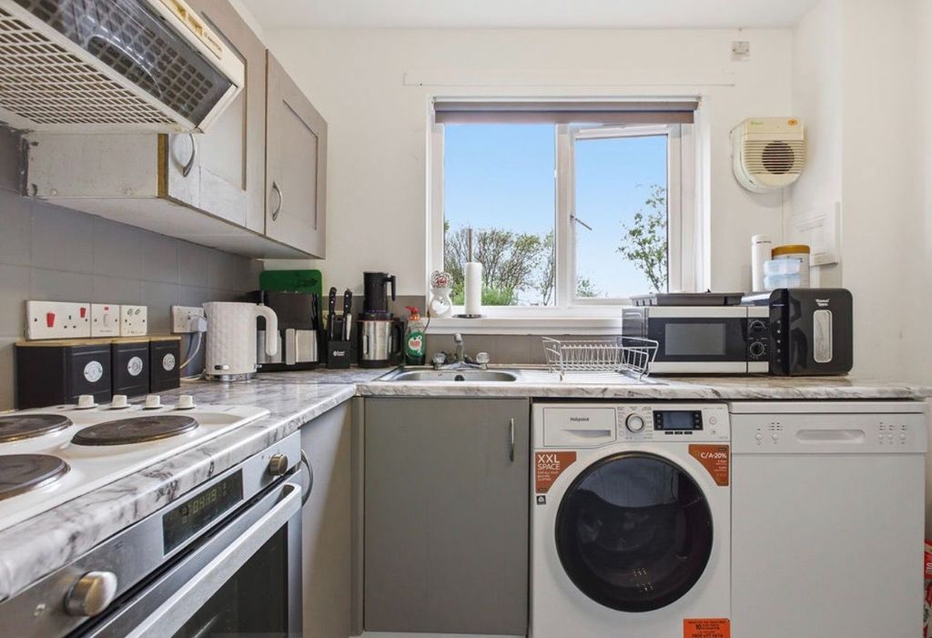 Additional image 7 of 2 bed flat for saleHunter Gardens, Bonnybridge FK4