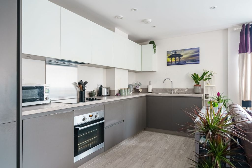 Property photo 3 of 17 4857886