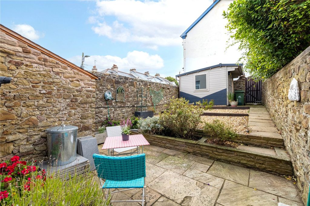 Property photo 2 of 22 Picture No. 14