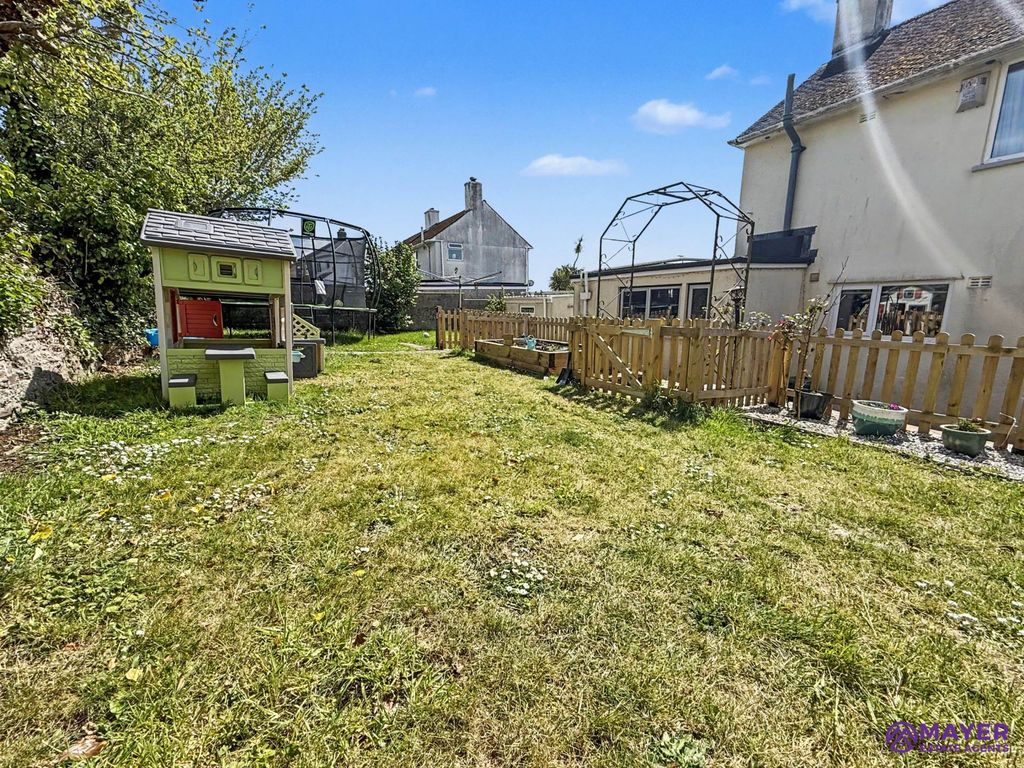 Property photo 2 of 18