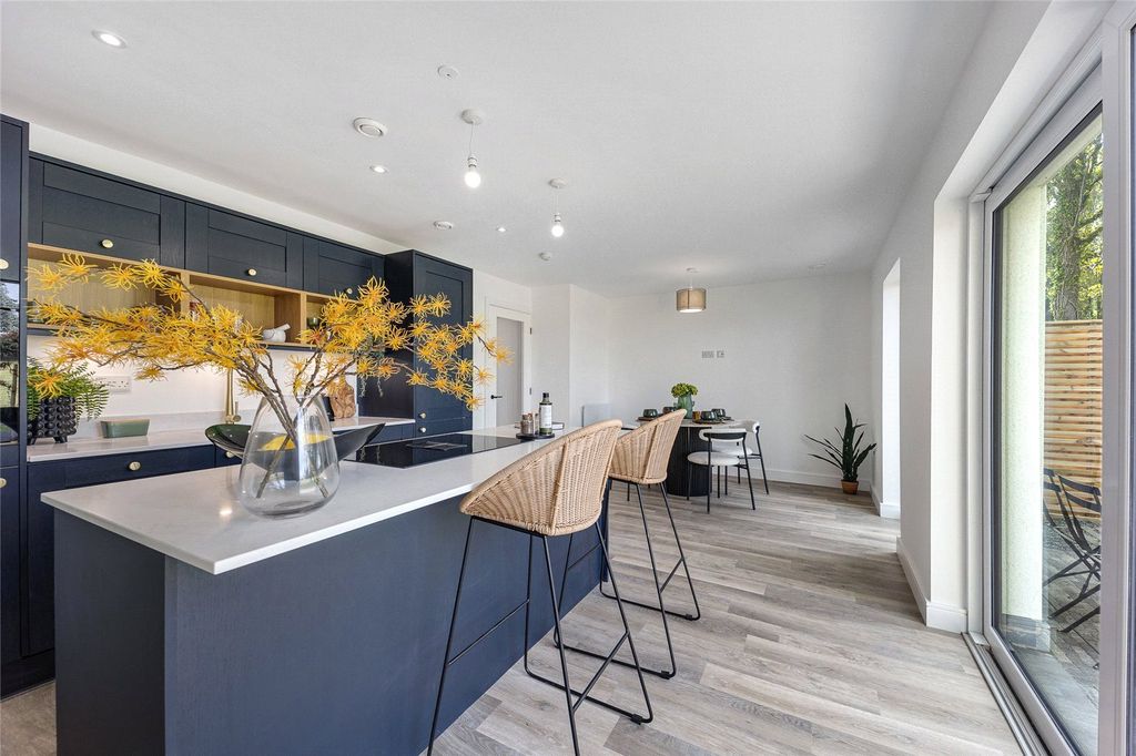 Property photo 3 of 11 Kitchen