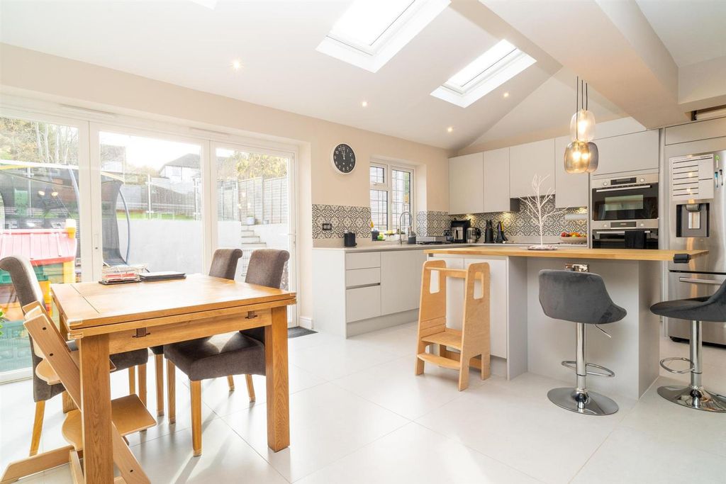 Property photo 3 of 18 Living / Kitchen-Diner