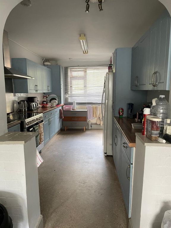 Property photo 2 of 7 Kitchen