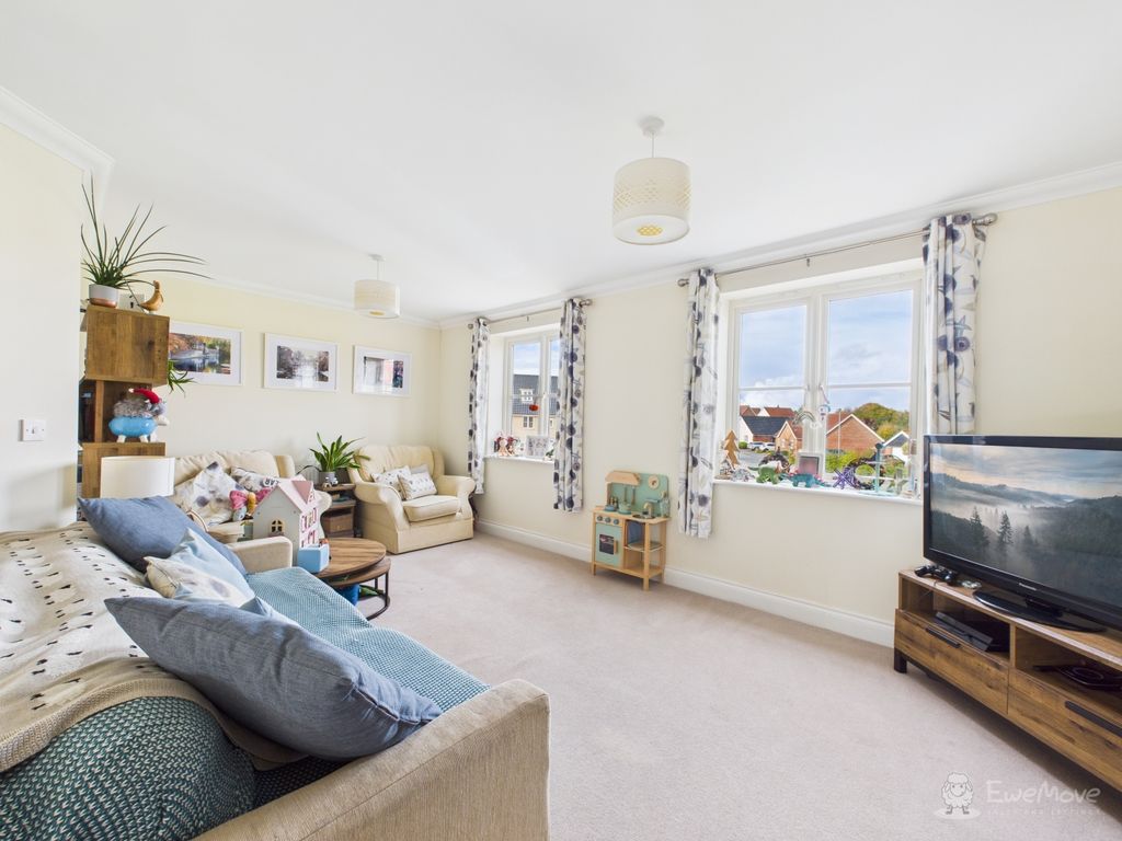 Property photo 3 of 22 Living Room- Mark Stephens Ewemove Newmarket And S