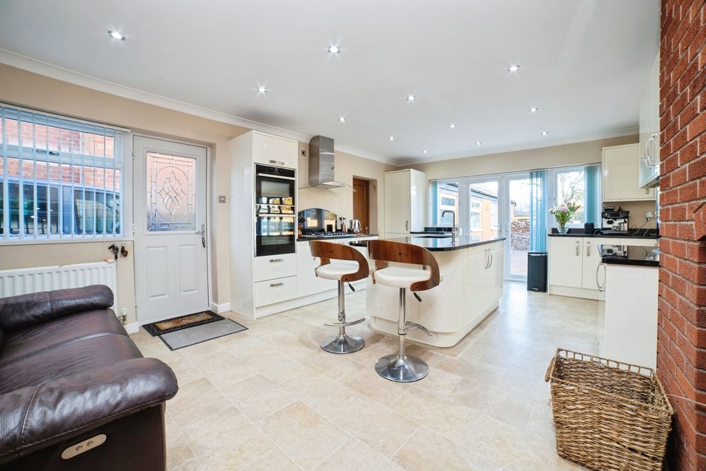 Property photo 2 of 24 Pbox-Img.Jpg