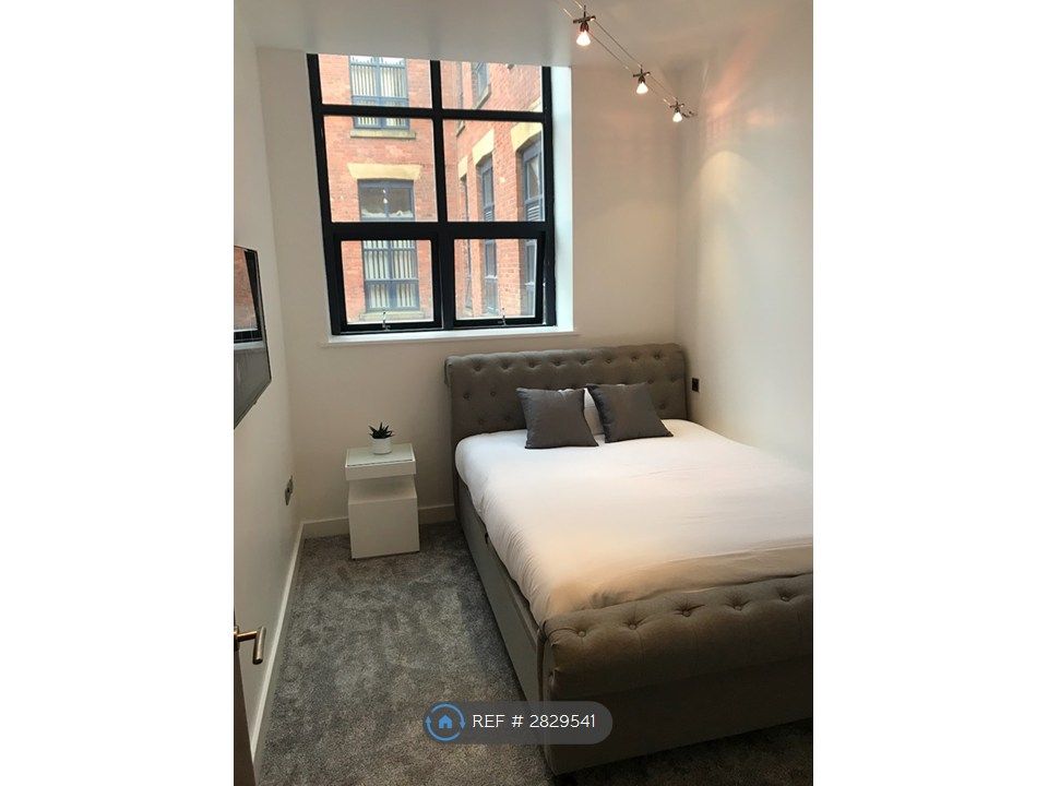 Property photo 2 of 6 Bedroom