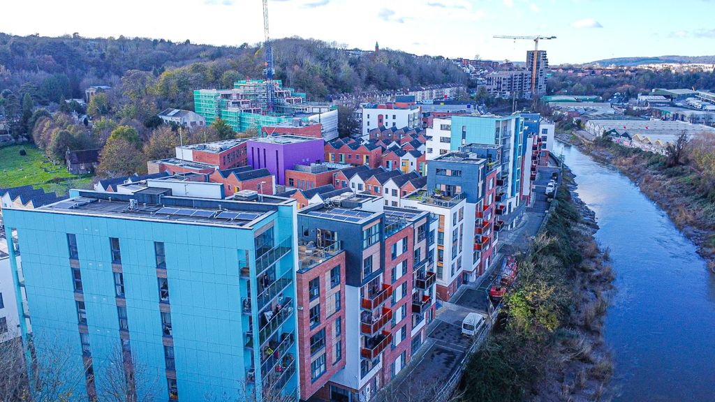 Property photo 1 of 13 4700101