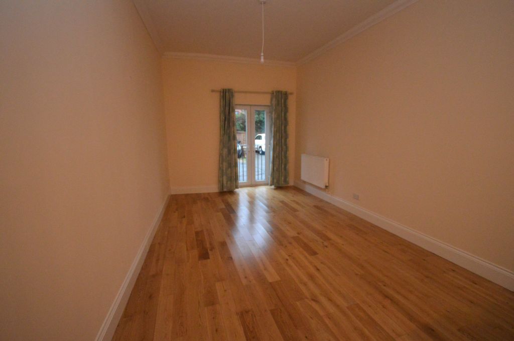 Property photo 3 of 7 4 Dymond House Loung