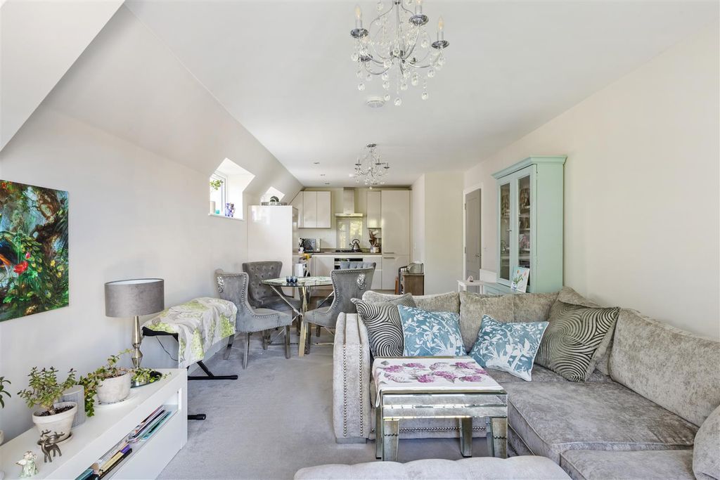 Property photo 3 of 16 11 The Oaks-14 Copy.Jpg