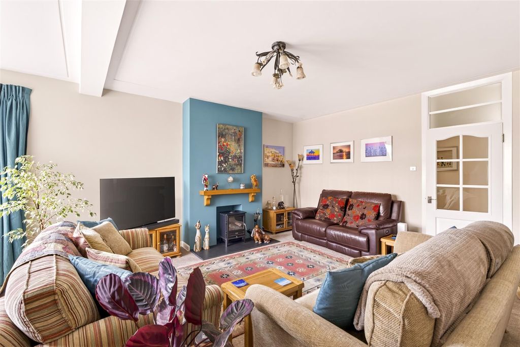 Property photo 3 of 23 2 Gloucester Court Final-6.Jpg