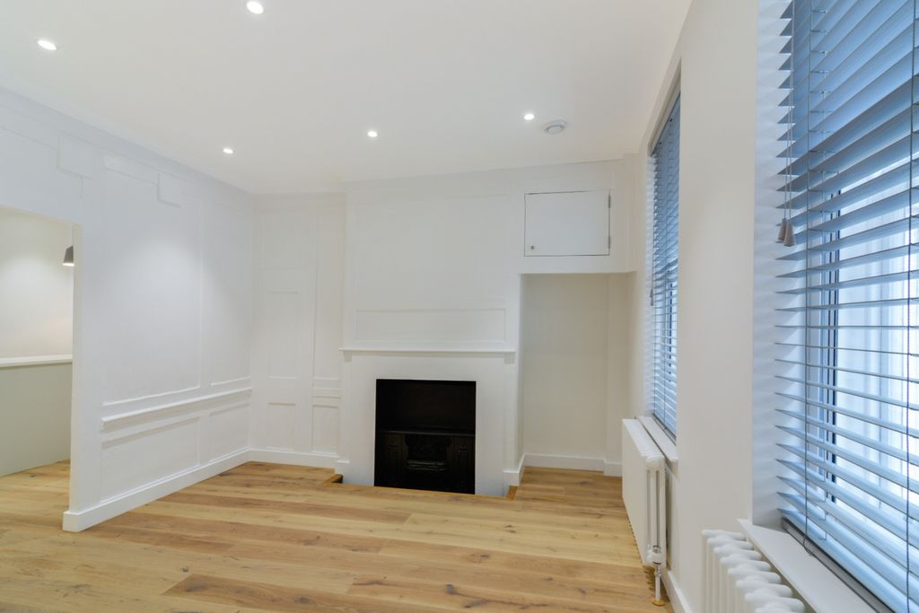Property photo 3 of 13 970983