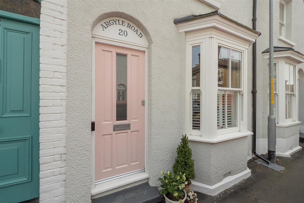 Property photo 1 of 19 Argyle Road, Whitstable