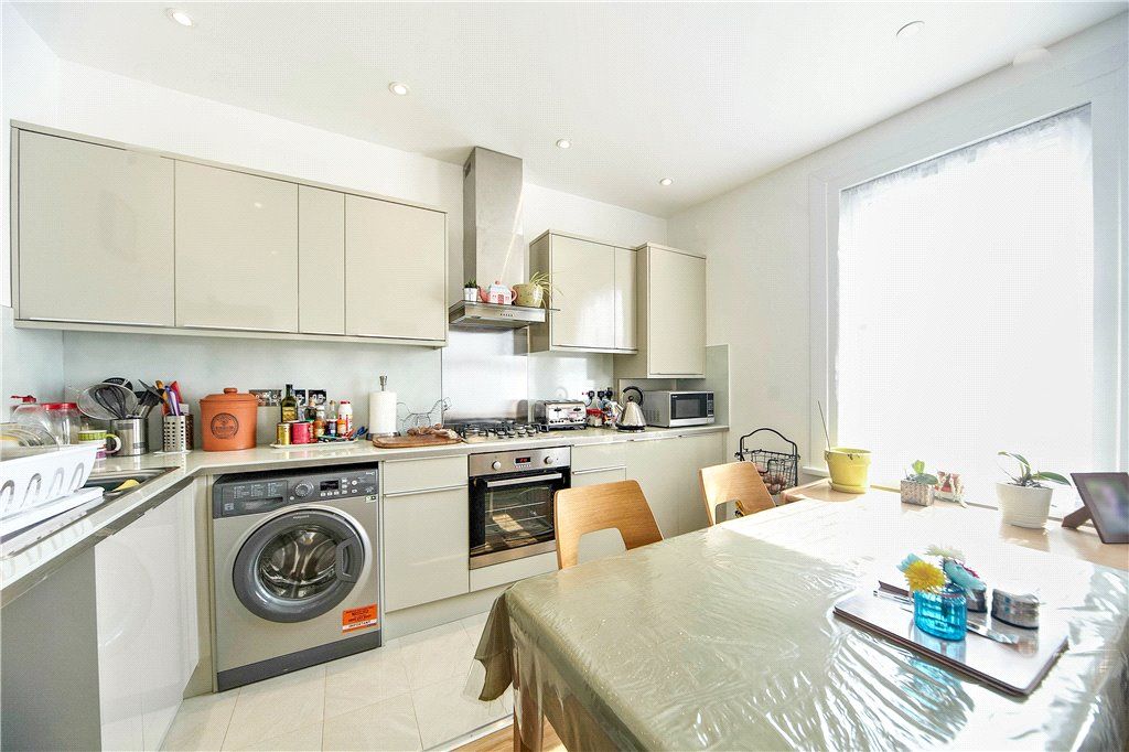 Property photo 3 of 8 Kitchen